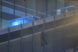 Video Man hanging on Trump Tower 13 hours