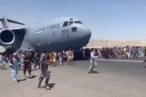 afghans US Air Force plane fall videos
