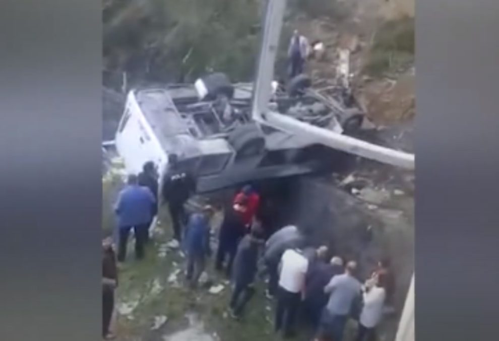 school bus falls Kocaeli Turkey