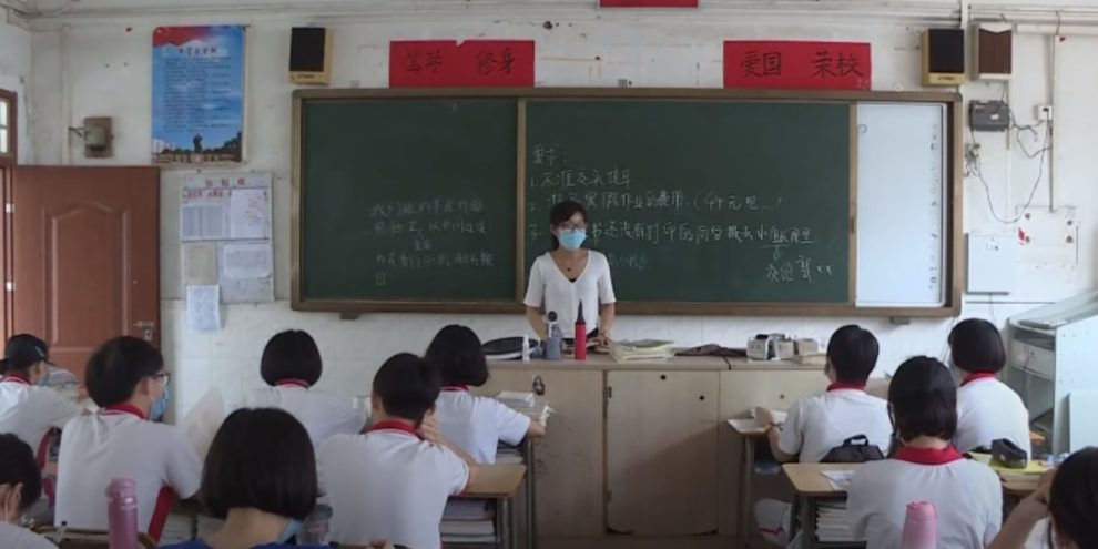 china Shanghai shuts schools covid
