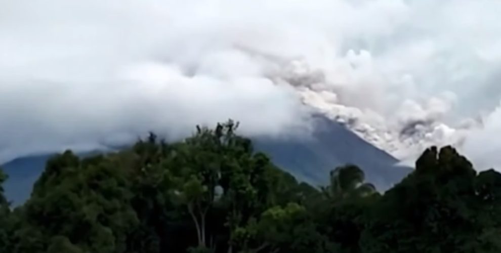 Indonesia's Semeru volcano erupts again