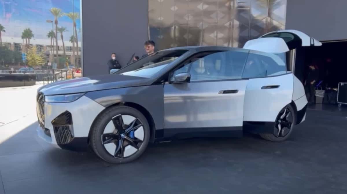 BMW iX Flow color changing car