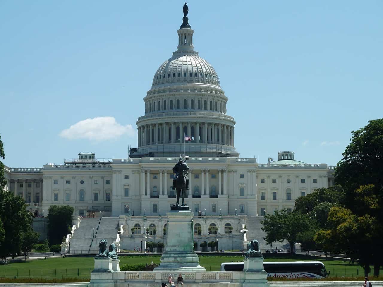 US senators vote to withhold own pay in government shutdowns