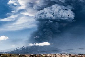 Etna eruption smoke