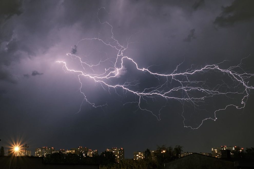 Lightning strikes kill 18 people in India