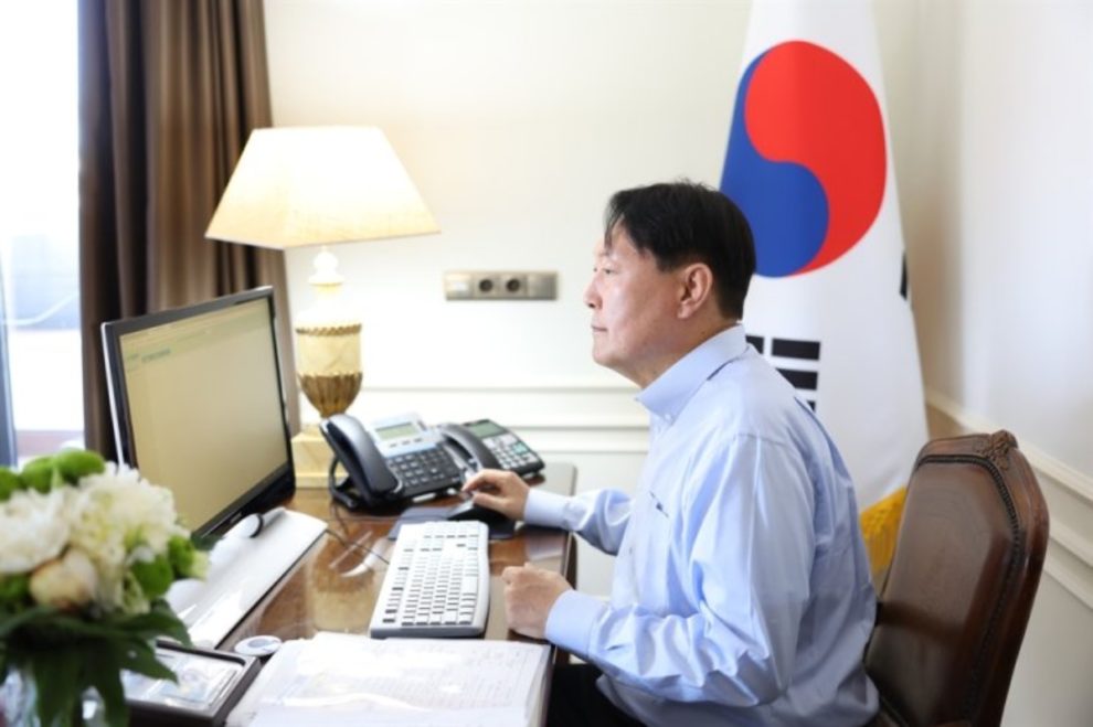South Korean staring at a blank computer screen