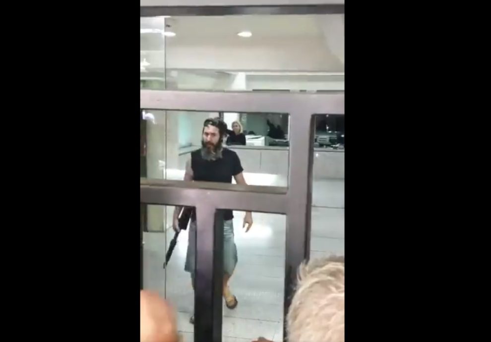 Lebanon bank staff hostage