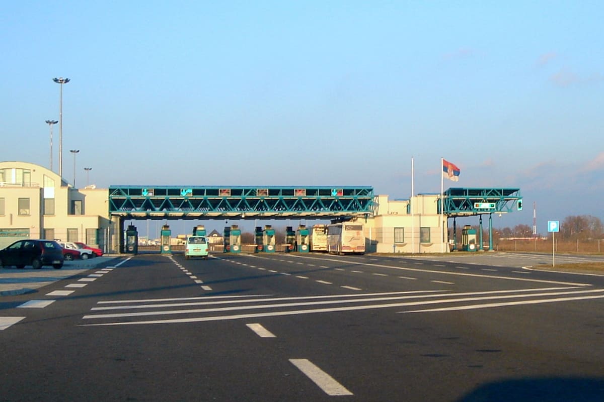 kosovo barricades Serbia border