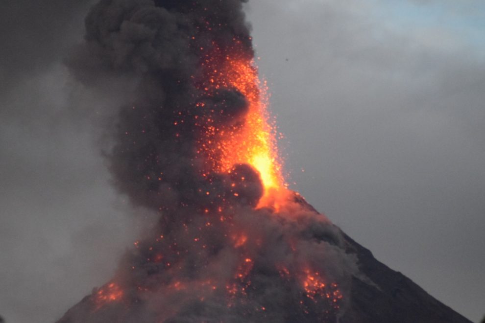 Mayon_Volcano_Eruption_4-990x660.jpg