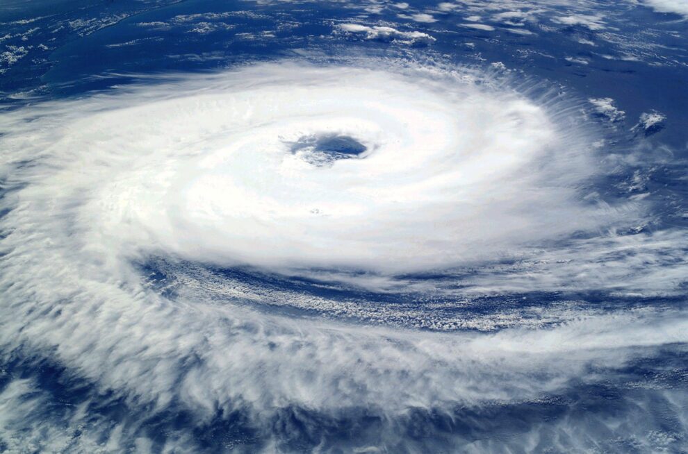 Hurricane Orlene lashes Mexico's Pacific coast