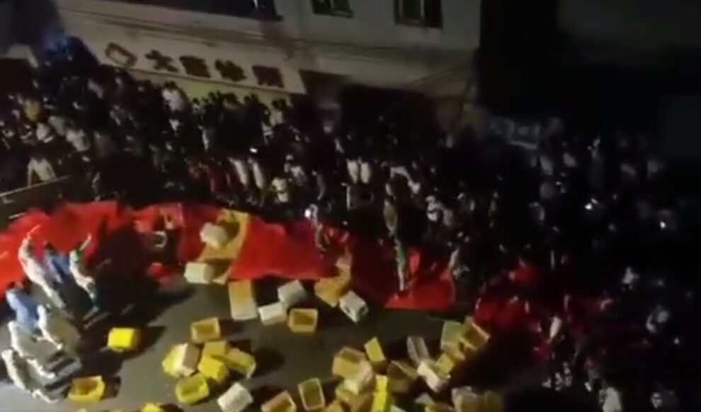 Hundreds Protest Southern China Covid Lockdowns