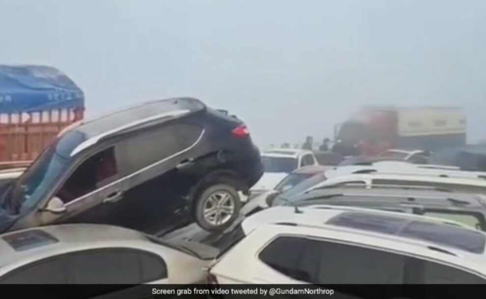 One dead in China highway pile-up involving hundreds of cars