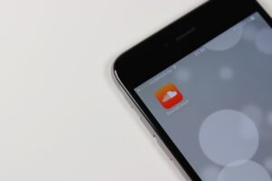 SoundCloud loop or repeat button missing on iOS