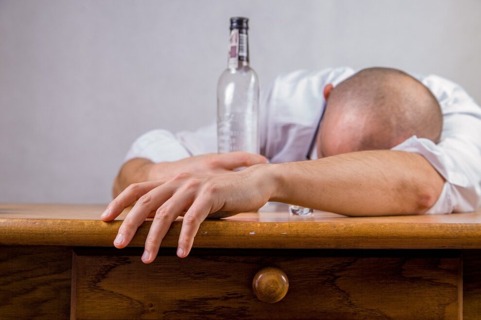 Why Alcohol Causes Hangovers: Signs and Means of Overcoming it