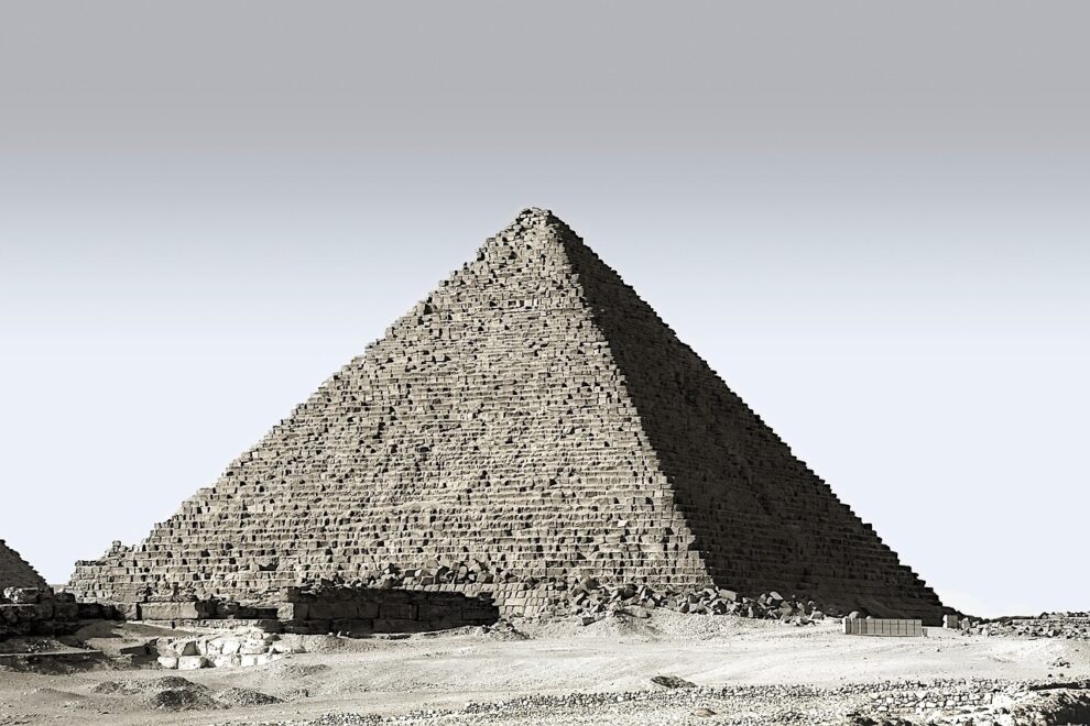 07:46 PM 515 words Doha, Qatar Egypt unveils ancient 'secret keeper' tomb, golden mummy