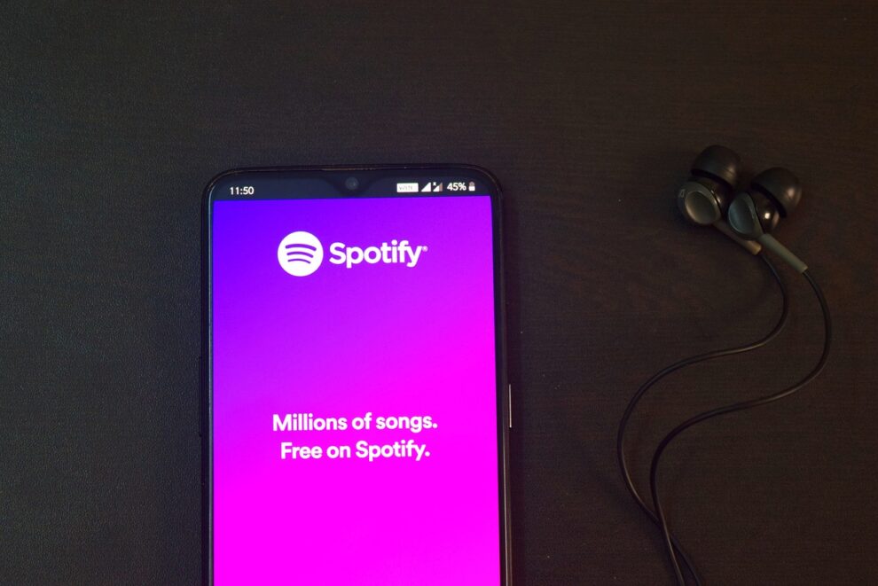 Spotify passes 500mn active users, widens first quarter loss