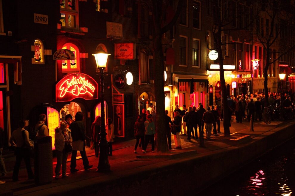 Amsterdam bans cannabis on red light district streets