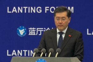 China foreign minister calls to 'stabilise relations' with US