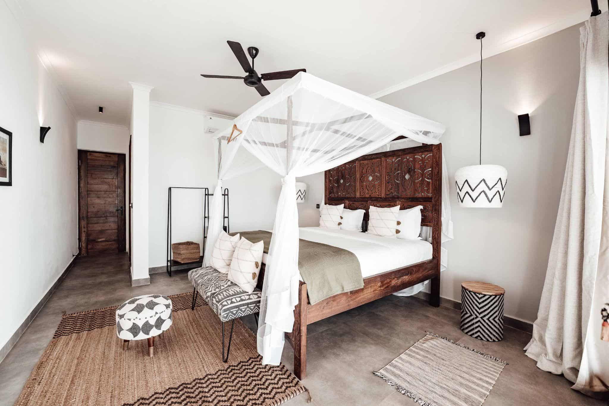 WAYS TO STYLE RUGS ON THE WALLS - Insider Paper