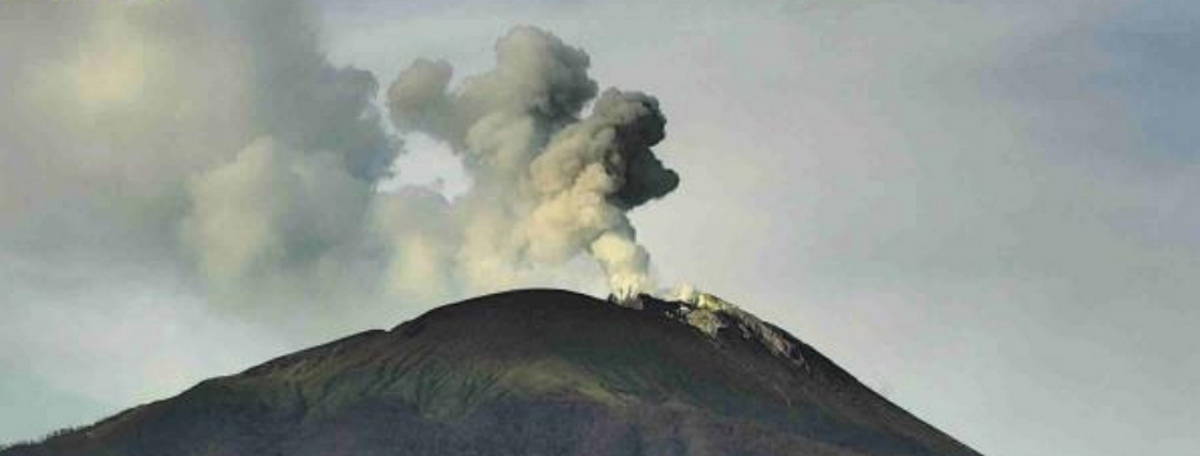 Indonesia Ili Lewotolok volcano erupted