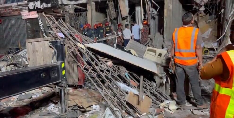 15 killed, 100 injured in Bangladesh building blast