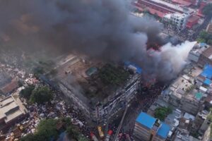 Huge fire destroys clothes market in Bangladeshi capital