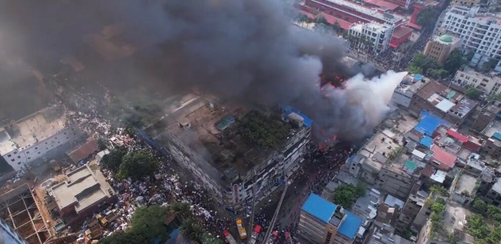 Huge fire destroys clothes market in Bangladeshi capital