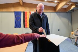 Ex-insurance salesman elected unlikely mayor of Berlin