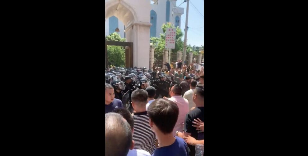 China deploys police, makes arrests after mosque clashes
