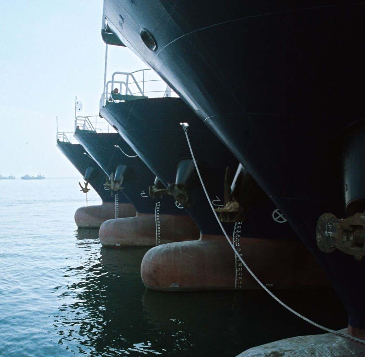 Iran Guards seize commercial ship in Gulf: US Navy