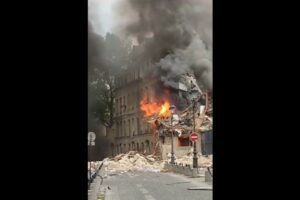 Paris fire destroys building, injuring 16: police