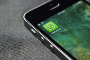 Russia fines WhatsApp for failing to delete content