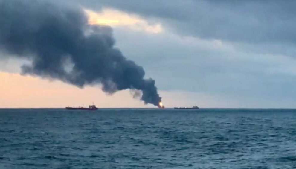 Fire halts marine traffic on Turkish strait