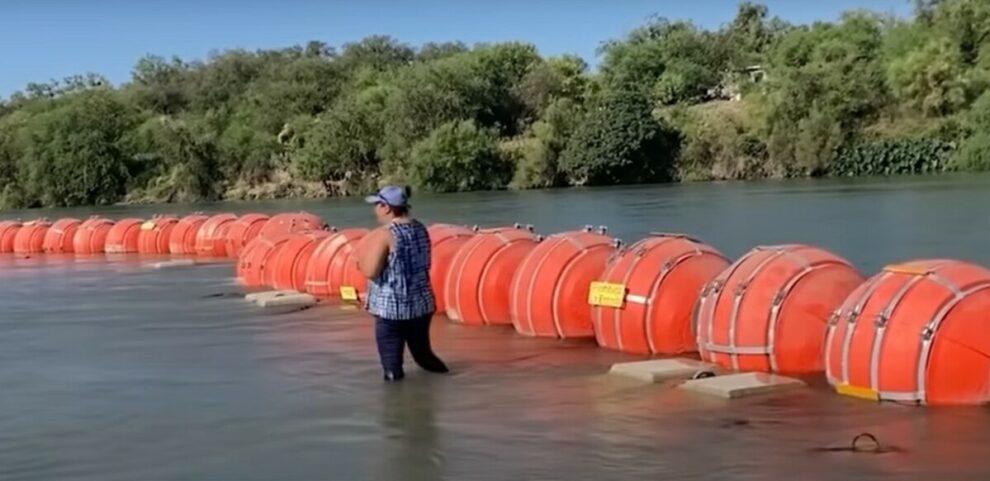 Texas can keep floating border buoys for now: appellate court