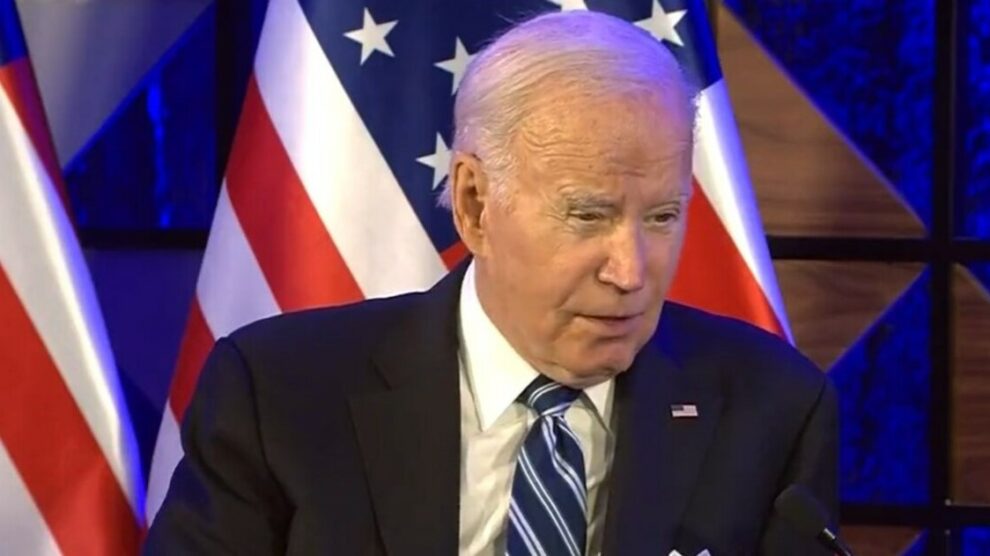 20:00 ALERT 12 words Washington, United States Biden says he signed bill to provide new aid for Ukraine