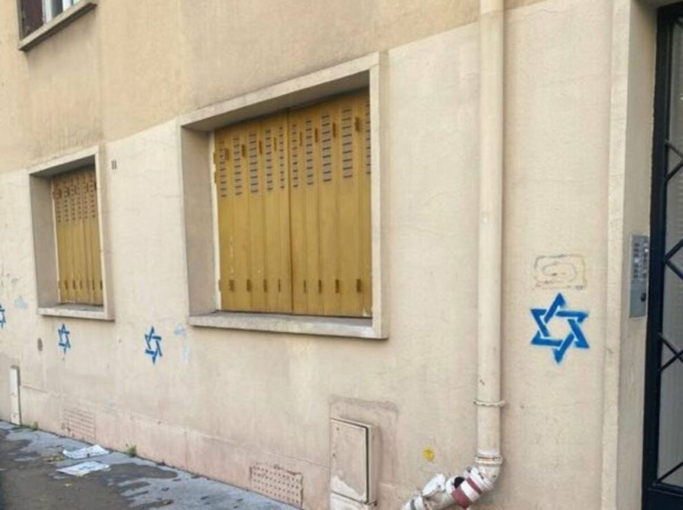 France accuses Russia of 'online interference' over Star of David graffiti