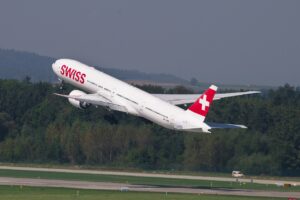 Tech failure briefly halts departures from main Swiss airport