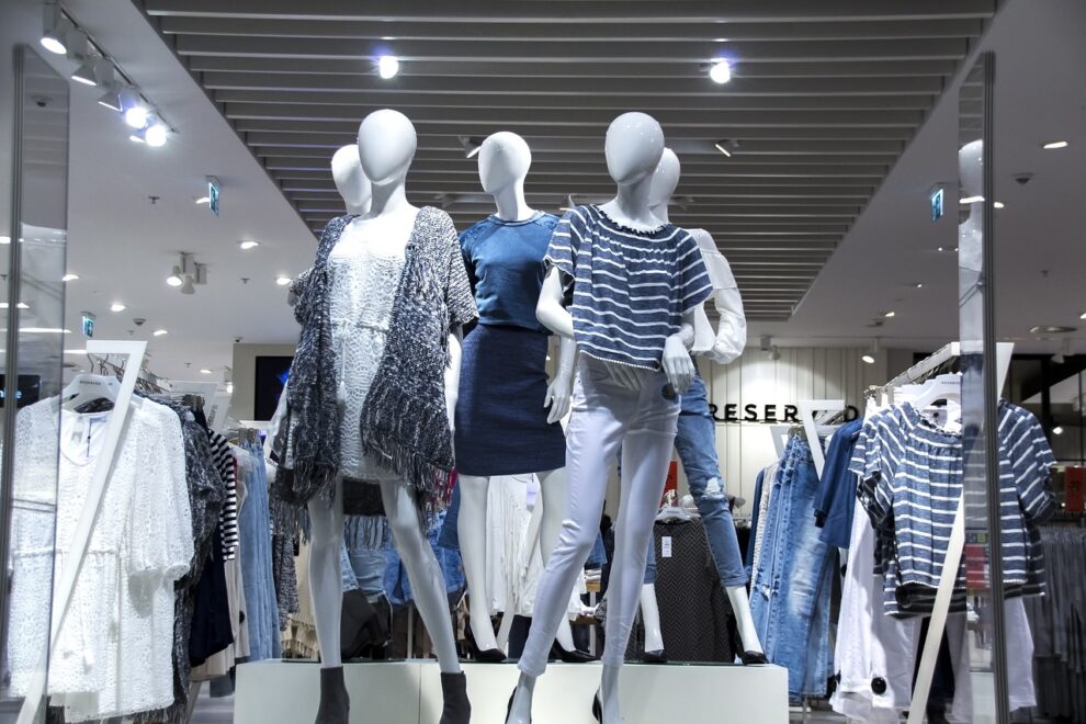 Poland arrests thief posing as store mannequin