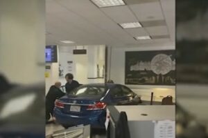 "US police kill driver who crashed into Chinese consulate"