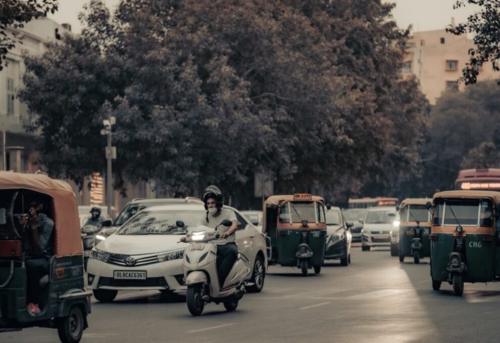 New Delhi to restrict vehicles as pollution spikes