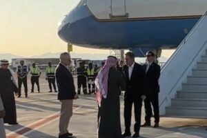 Blinken arrives in Saudi for tent meeting with crown prince