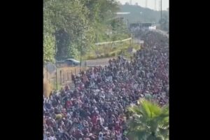 Migrants resume caravan march in Mexico, say misled by officials