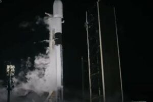 Private US spaceship takes off for the Moon