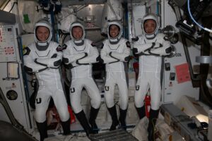 Space station crew bound for Earth