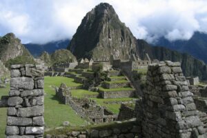 Lightning kills tour guide, wounds French tourists in Peru