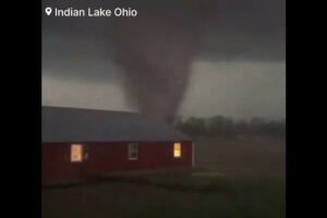 Sprawling storms, tornadoes kill 3 in US midwest