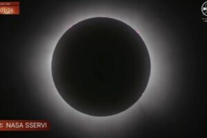 Total solar eclipse hits Mexico before arcing across US, Canada