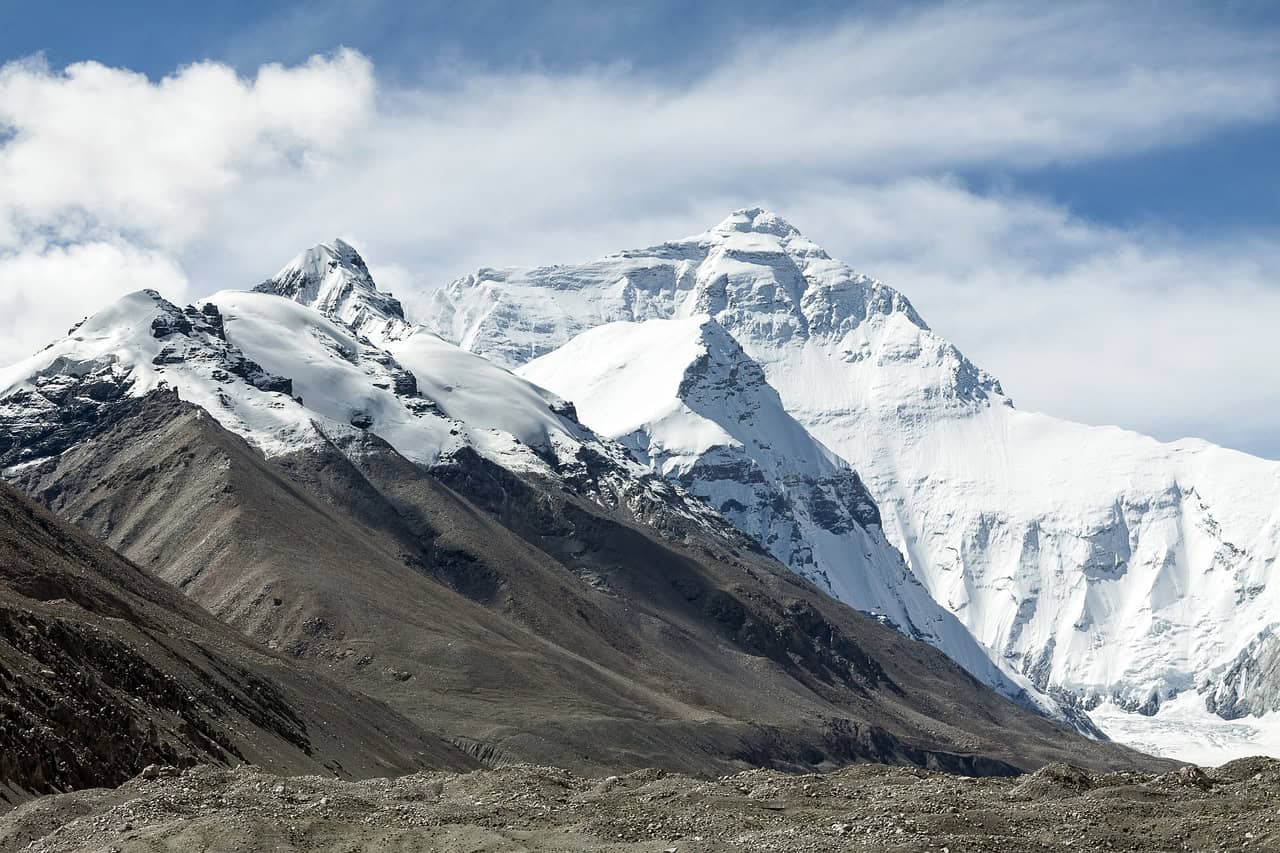 US climber smashes Everest speed record