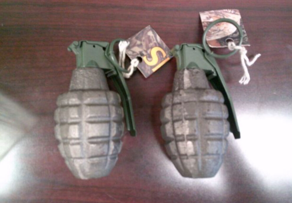 Grenades hawaii airport