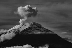 Hundreds flee after Philippine volcano warning